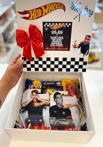 Box Hot Wheels C R 7